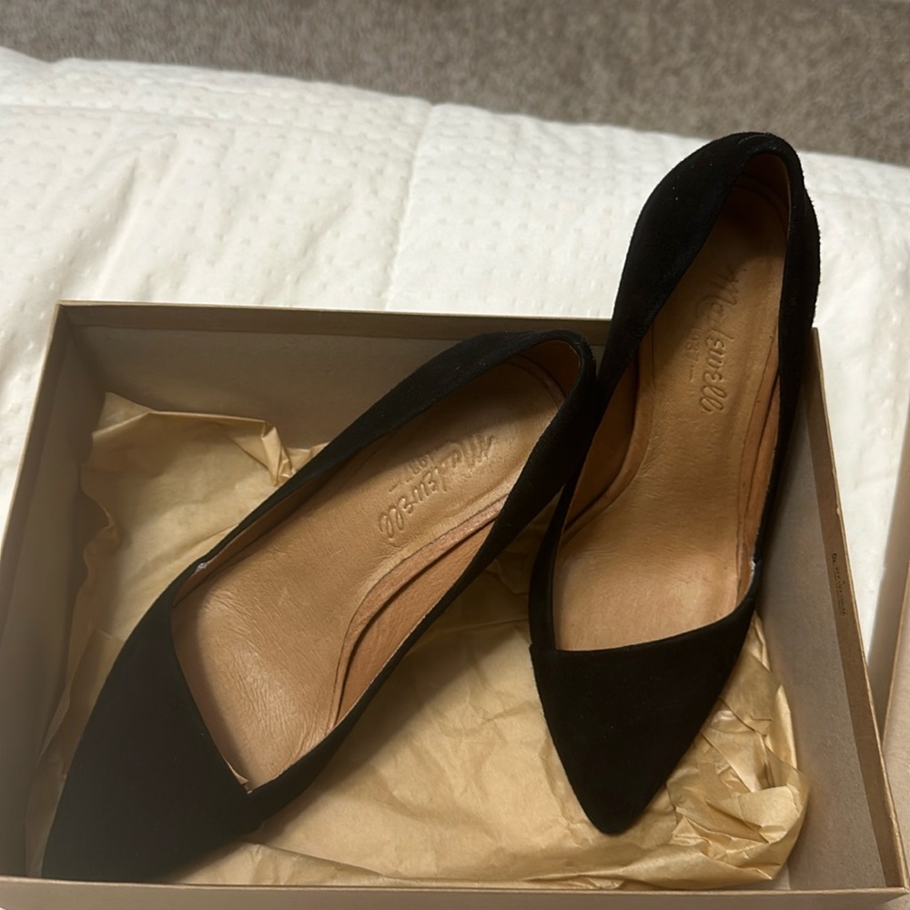 Madewell sued pump
